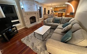 Cozy Single House W/ Huge Back Yard - 4B2.5B